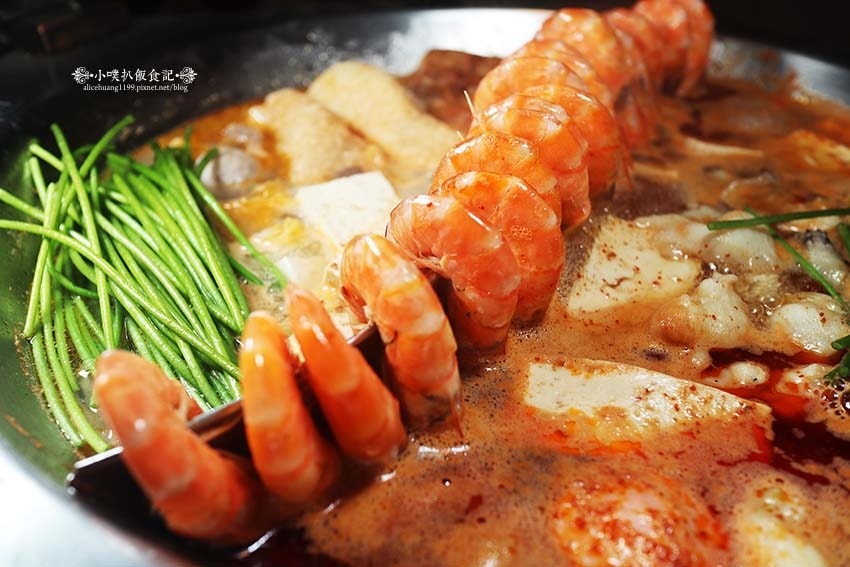 【內湖火鍋推薦】『四川龍府』近葫洲站/生日壽星幾歲就送幾隻蝦 【內湖火鍋推薦】『四川龍府』近葫洲站/生日壽星幾歲就送幾隻蝦