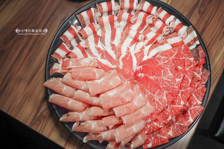 【古亭火鍋】『肉多多火鍋古亭旗艦店』近古亭站/網路溫度計蟬聯 【古亭火鍋】『肉多多火鍋古亭旗艦店』近古亭站/網路溫度計蟬聯