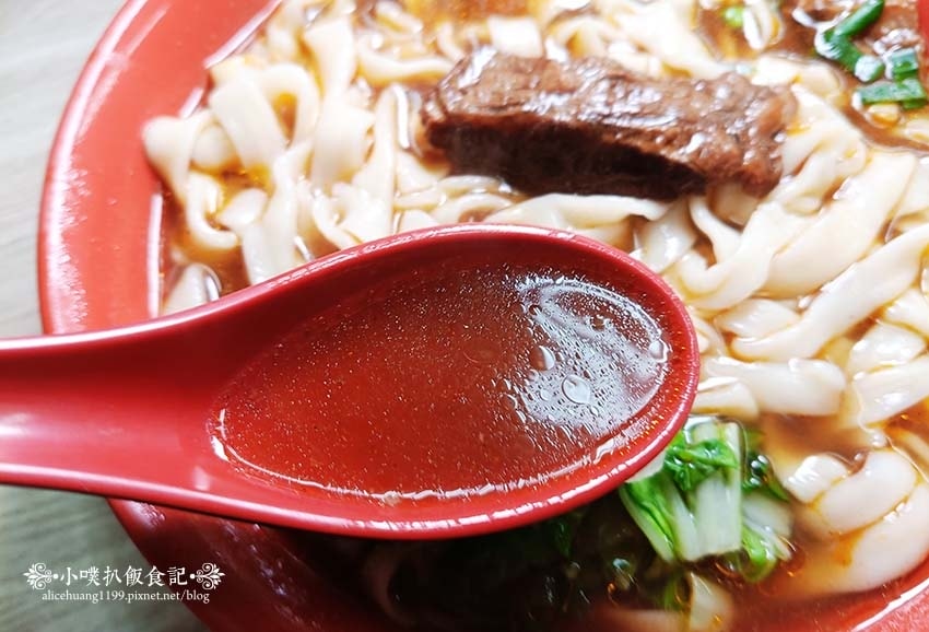 【中和美食】『千芳餃子館』近環狀中和站/中和牛肉麵推薦/紅燒 【中和美食】『千芳餃子館』近環狀中和站/中和牛肉麵推薦/紅燒