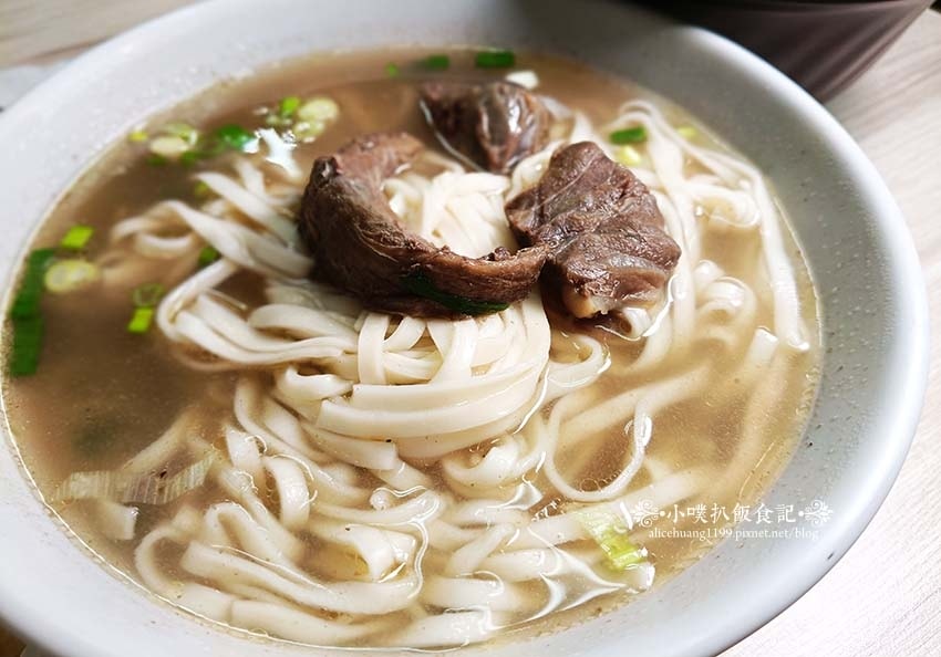 【中和美食】『千芳餃子館』近環狀中和站/中和牛肉麵推薦/紅燒 【中和美食】『千芳餃子館』近環狀中和站/中和牛肉麵推薦/紅燒