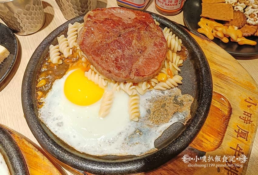 【永和美食】『小時厚牛排新北永和店』近頂溪站/超夯人氣平價牛 【永和美食】『小時厚牛排新北永和店』近頂溪站/超夯人氣平價牛