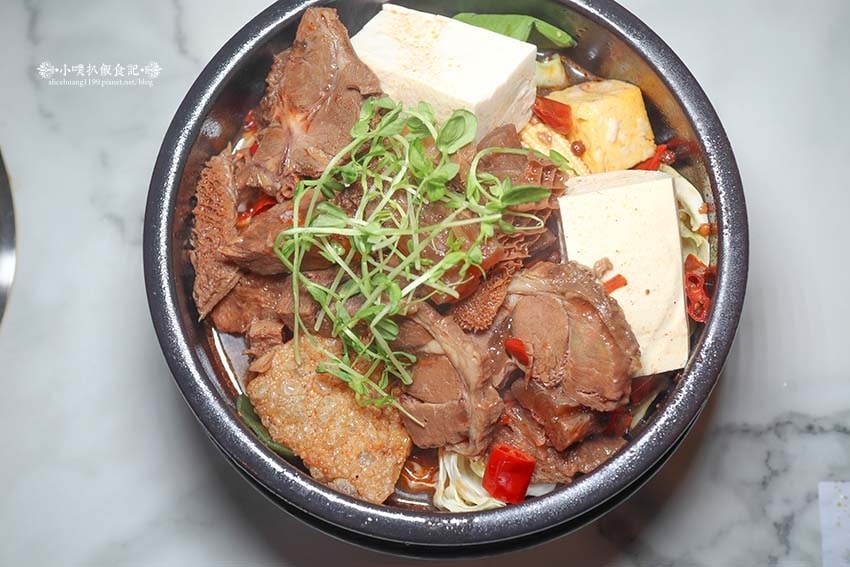 【中和積穗夜市美食】『焱焱燒鍋。銅盤。鍋物』平價、CP值高/ 【中和積穗夜市美食】『焱焱燒鍋。銅盤。鍋物』平價、CP值高/