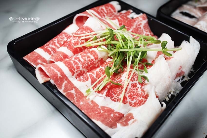 【中和積穗夜市美食】『焱焱燒鍋。銅盤。鍋物』平價、CP值高/ 【中和積穗夜市美食】『焱焱燒鍋。銅盤。鍋物』平價、CP值高/