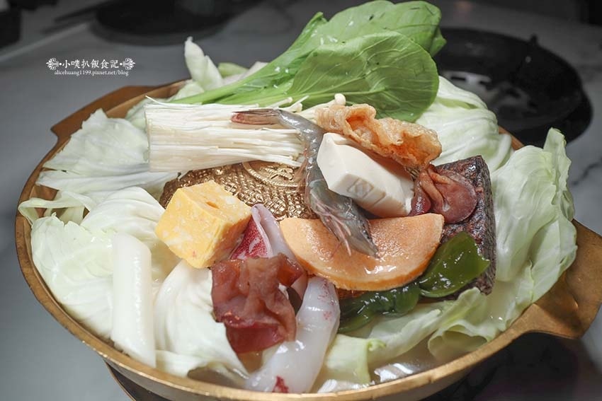 【中和積穗夜市美食】『焱焱燒鍋。銅盤。鍋物』平價、CP值高/ 【中和積穗夜市美食】『焱焱燒鍋。銅盤。鍋物』平價、CP值高/