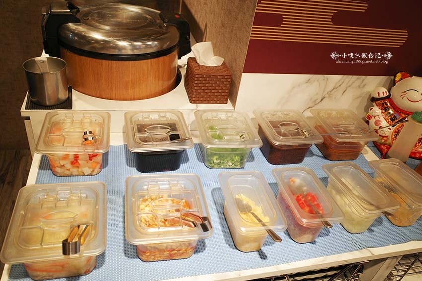 【中和積穗夜市美食】『焱焱燒鍋。銅盤。鍋物』平價、CP值高/ 【中和積穗夜市美食】『焱焱燒鍋。銅盤。鍋物』平價、CP值高/