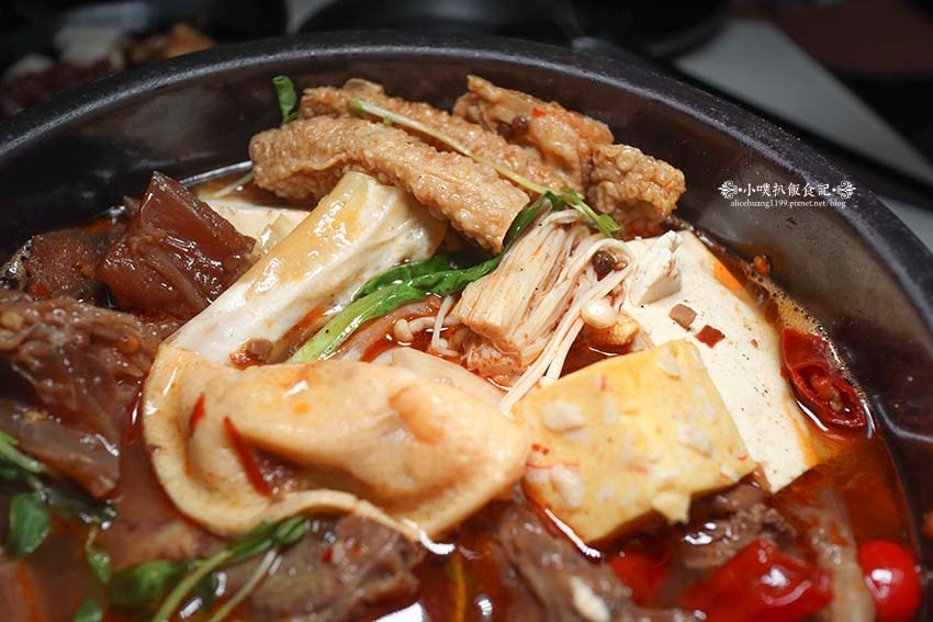 【中和積穗夜市美食】『焱焱燒鍋。銅盤。鍋物』平價、CP值高/ 【中和積穗夜市美食】『焱焱燒鍋。銅盤。鍋物』平價、CP值高/