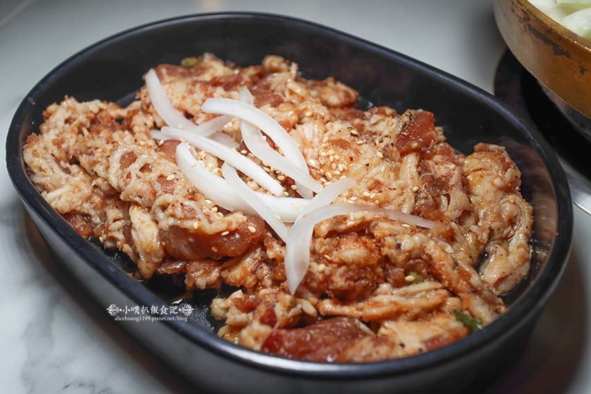 【中和積穗夜市美食】『焱焱燒鍋。銅盤。鍋物』平價、CP值高/ 【中和積穗夜市美食】『焱焱燒鍋。銅盤。鍋物』平價、CP值高/