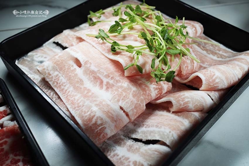 【中和積穗夜市美食】『焱焱燒鍋。銅盤。鍋物』平價、CP值高/ 【中和積穗夜市美食】『焱焱燒鍋。銅盤。鍋物』平價、CP值高/