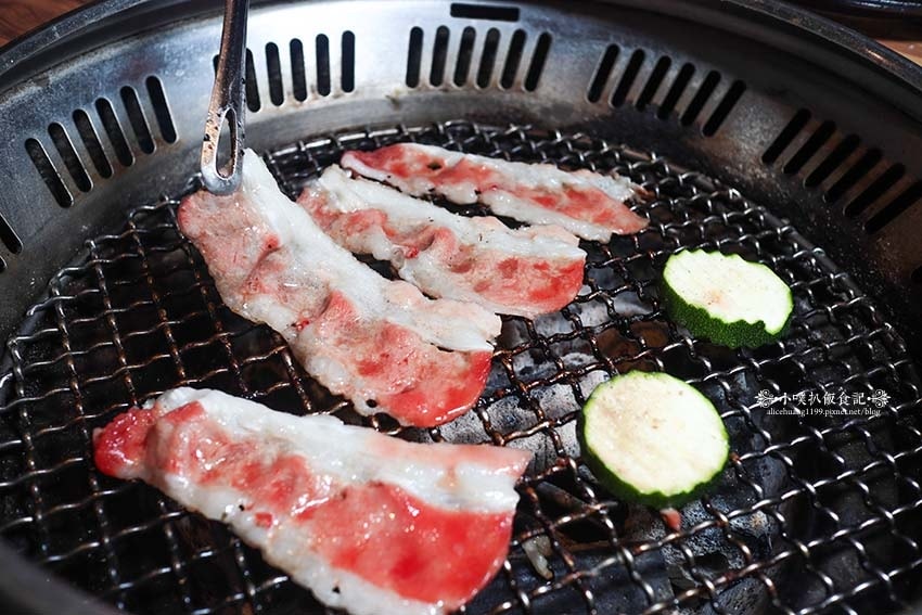 【基隆美食】『狸小路燒肉專賣店』近基隆廟口夜市、基隆崁仔頂漁 【基隆美食】『狸小路燒肉專賣店』近基隆廟口夜市、基隆崁仔頂漁