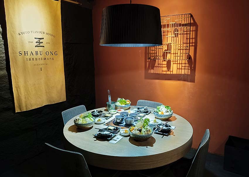 【台北美食】『王鍋屋逸仙創始總店』近市政府站/信義區精緻鍋物推薦/中日混血酸白菜鍋/老饕必吃,青花椒酸白菜鍋、帶皮黑毛五花豚