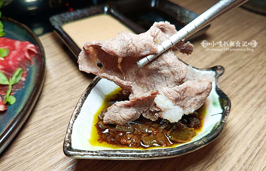 【台北美食】『王鍋屋逸仙創始總店』近市政府站/信義區精緻鍋物推薦/中日混血酸白菜鍋/老饕必吃,青花椒酸白菜鍋、帶皮黑毛五花豚