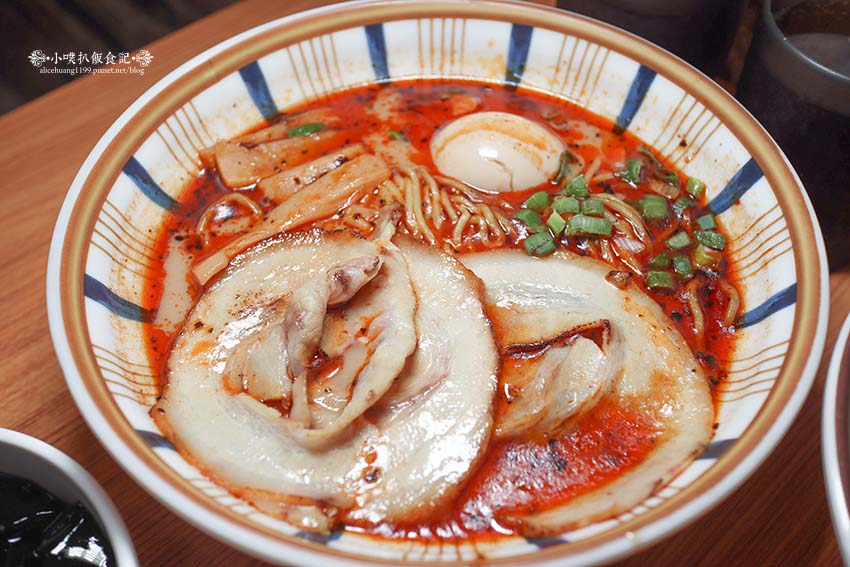 【永和美食】『好呷拉麵 永和店』近永和樂華夜市/永和人氣排隊名店/平價、高CP值/免費無限續麵/甜品吃到飽/拉麵Q彈、湯頭醇厚 - 第11張圖 【永和美食】『好呷拉麵 永和店』近永和樂華夜市/永和人氣排隊名店/平價、高CP值/免費無限續麵/甜品吃到飽/拉麵Q彈、湯頭醇厚