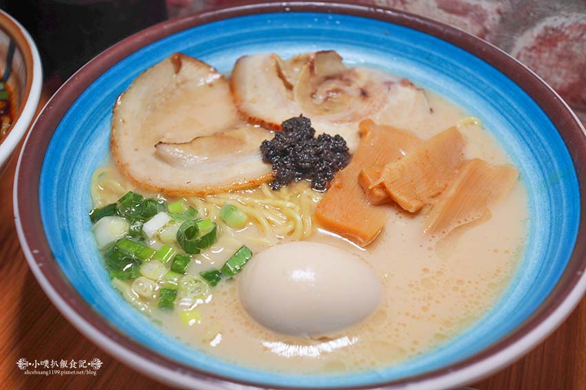 【永和美食】『好呷拉麵 永和店』近永和樂華夜市/永和人氣排隊名店/平價、高CP值/免費無限續麵/甜品吃到飽/拉麵Q彈、湯頭醇厚 - 第16張圖 【永和美食】『好呷拉麵 永和店』近永和樂華夜市/永和人氣排隊名店/平價、高CP值/免費無限續麵/甜品吃到飽/拉麵Q彈、湯頭醇厚