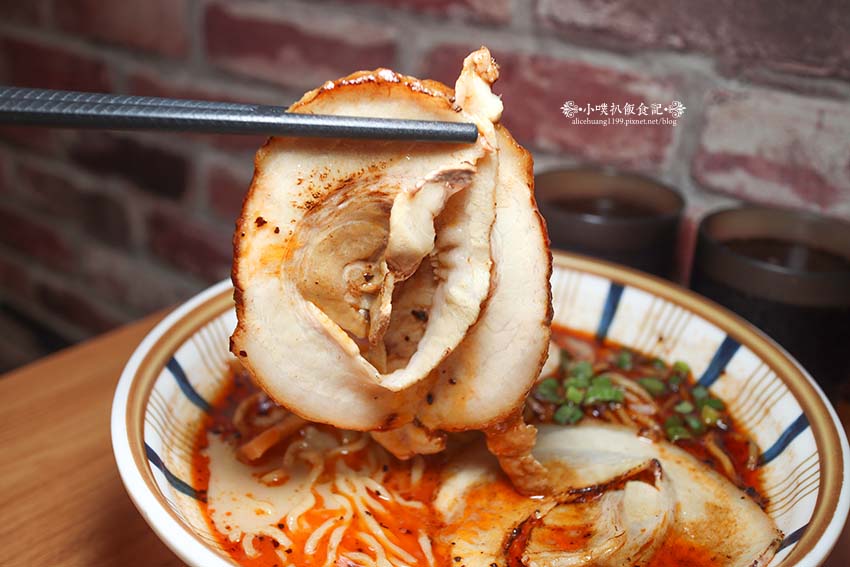 【永和美食】『好呷拉麵 永和店』近永和樂華夜市/永和人氣排隊名店/平價、高CP值/免費無限續麵/甜品吃到飽/拉麵Q彈、湯頭醇厚 - 第13張圖 【永和美食】『好呷拉麵 永和店』近永和樂華夜市/永和人氣排隊名店/平價、高CP值/免費無限續麵/甜品吃到飽/拉麵Q彈、湯頭醇厚