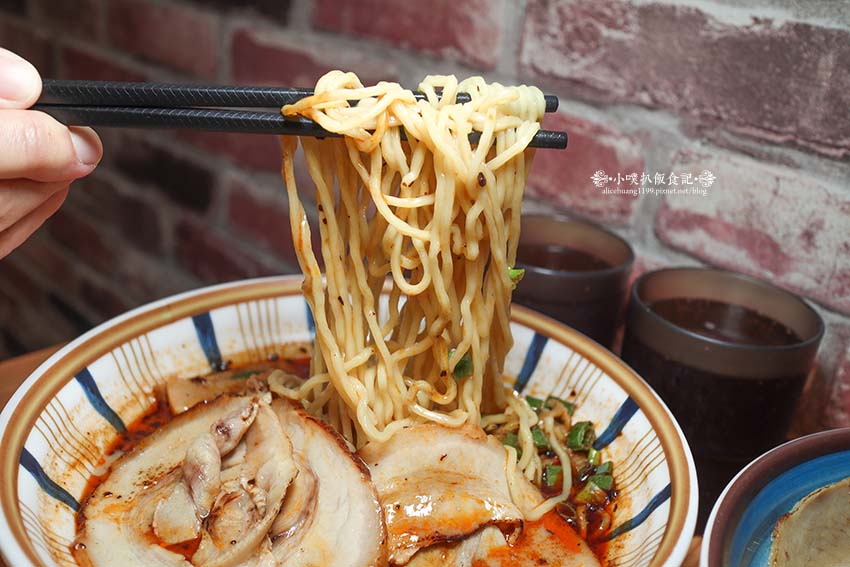 【永和美食】『好呷拉麵 永和店』近永和樂華夜市/永和人氣排隊名店/平價、高CP值/免費無限續麵/甜品吃到飽/拉麵Q彈、湯頭醇厚 - 第14張圖 【永和美食】『好呷拉麵 永和店』近永和樂華夜市/永和人氣排隊名店/平價、高CP值/免費無限續麵/甜品吃到飽/拉麵Q彈、湯頭醇厚