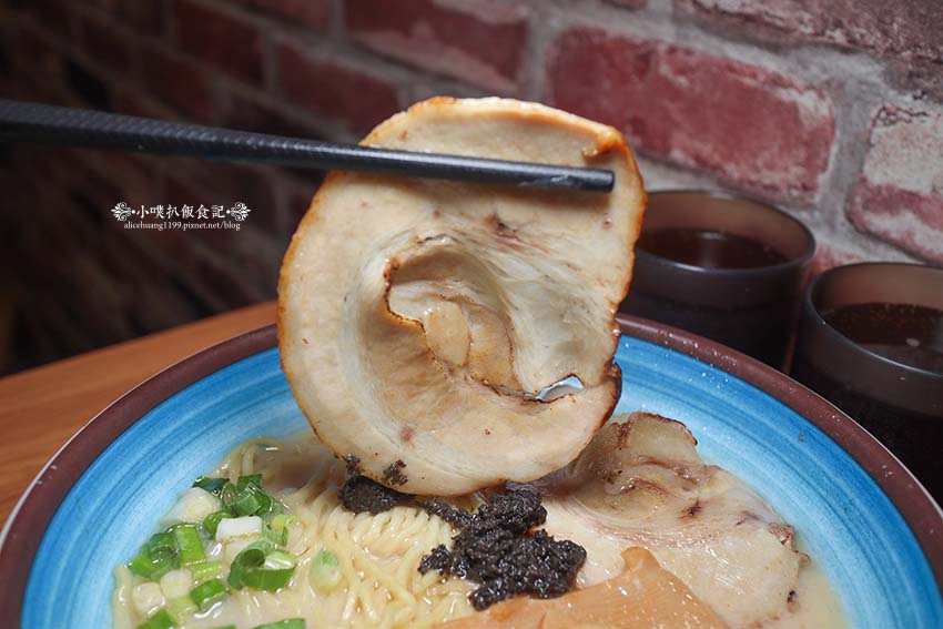 【永和美食】『好呷拉麵 永和店』近永和樂華夜市/永和人氣排隊名店/平價、高CP值/免費無限續麵/甜品吃到飽/拉麵Q彈、湯頭醇厚 - 第19張圖 【永和美食】『好呷拉麵 永和店』近永和樂華夜市/永和人氣排隊名店/平價、高CP值/免費無限續麵/甜品吃到飽/拉麵Q彈、湯頭醇厚