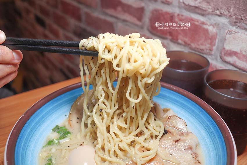 【永和美食】『好呷拉麵 永和店』近永和樂華夜市/永和人氣排隊名店/平價、高CP值/免費無限續麵/甜品吃到飽/拉麵Q彈、湯頭醇厚 - 第20張圖 【永和美食】『好呷拉麵 永和店』近永和樂華夜市/永和人氣排隊名店/平價、高CP值/免費無限續麵/甜品吃到飽/拉麵Q彈、湯頭醇厚