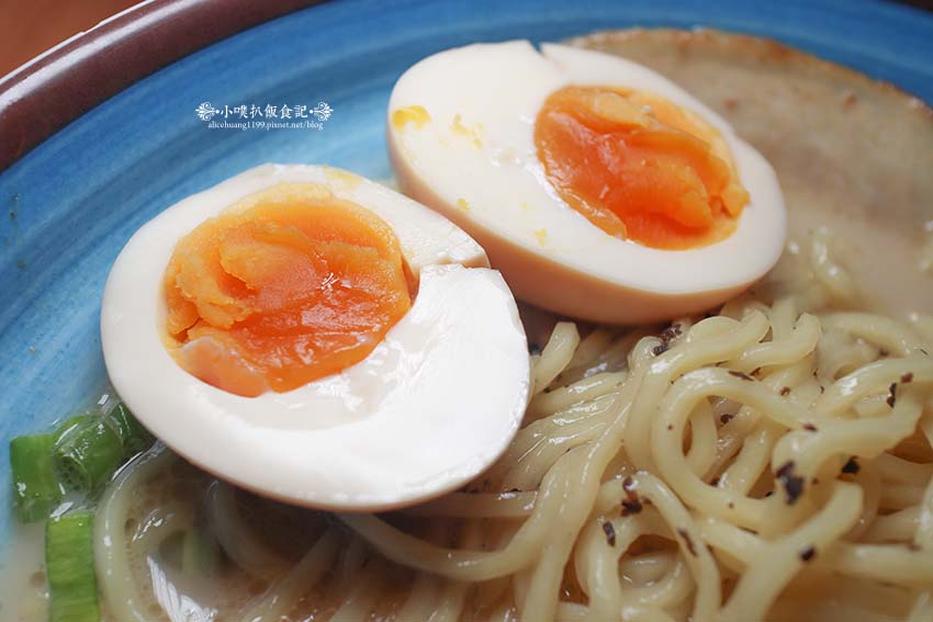 【永和美食】『好呷拉麵 永和店』近永和樂華夜市/永和人氣排隊名店/平價、高CP值/免費無限續麵/甜品吃到飽/拉麵Q彈、湯頭醇厚 - 第23張圖 【永和美食】『好呷拉麵 永和店』近永和樂華夜市/永和人氣排隊名店/平價、高CP值/免費無限續麵/甜品吃到飽/拉麵Q彈、湯頭醇厚