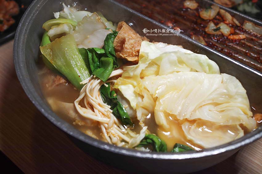 【桃園蘆竹南崁美食】『強鍋 百元平價小火鍋』南崁市場美食/平價、高CP值/一鍋一烤好滿足/免費自助吧吃到飽/推薦必點鱸魚鍋、高粱麻油雞 - 第17張圖 【桃園蘆竹南崁美食】『強鍋 百元平價小火鍋』南崁市場美食/平價、高CP值/一鍋一烤好滿足/免費自助吧吃到飽/推薦必點鱸魚鍋、高粱麻油雞