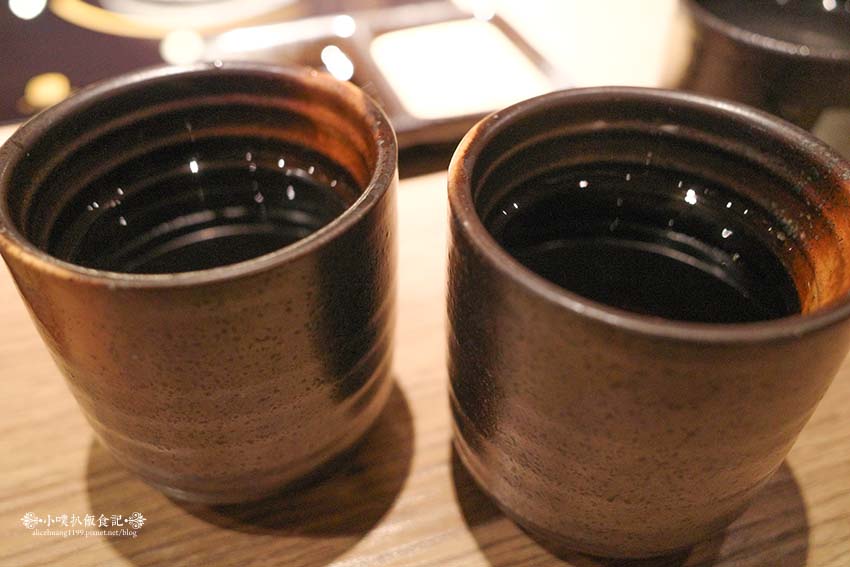 【台北美食】『王鍋屋逸仙創始總店』近市政府站/信義區精緻鍋物推薦/中日混血酸白菜鍋/老饕必吃,青花椒酸白菜鍋、帶皮黑毛五花豚