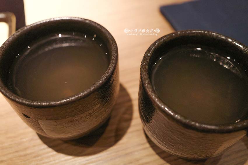 【台北美食】『王鍋屋逸仙創始總店』近市政府站/信義區精緻鍋物推薦/中日混血酸白菜鍋/老饕必吃,青花椒酸白菜鍋、帶皮黑毛五花豚