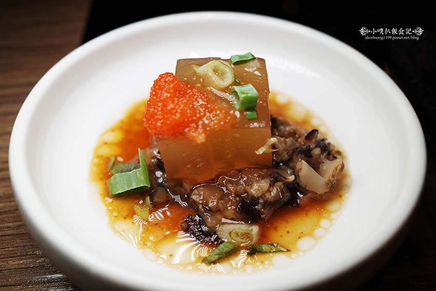 【台北美食】『王鍋屋逸仙創始總店』近市政府站/信義區精緻鍋物推薦/中日混血酸白菜鍋/老饕必吃,青花椒酸白菜鍋、帶皮黑毛五花豚