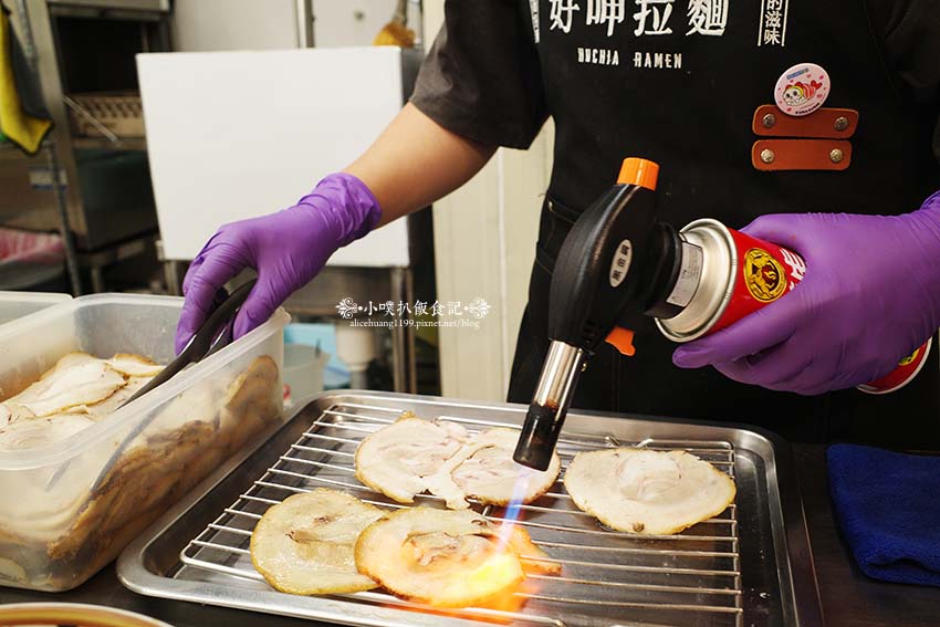 【永和美食】『好呷拉麵 永和店』近永和樂華夜市/永和人氣排隊名店/平價、高CP值/免費無限續麵/甜品吃到飽/拉麵Q彈、湯頭醇厚 - 第8張圖 【永和美食】『好呷拉麵 永和店』近永和樂華夜市/永和人氣排隊名店/平價、高CP值/免費無限續麵/甜品吃到飽/拉麵Q彈、湯頭醇厚