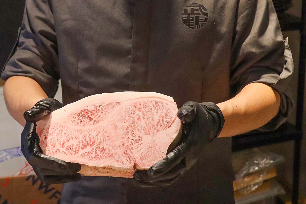 【武鶴和牛火鍋(吉林總店)】近行天宮站/頂級超狂和牛吃到飽/全台最便宜/日本和牛2480吃到飽，加價200元，鱈場蟹任你吃