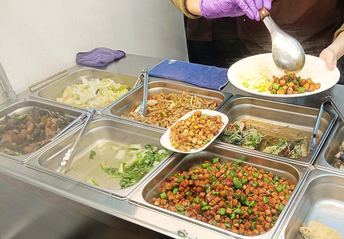 【中永和便當推薦】『永樂食堂』近永安市場站/選擇多元、餐點豐富/大推酥炸雞腿、清蒸扁鱈 - 第6張圖 【中永和便當推薦】『永樂食堂』近永安市場站/選擇多元、餐點豐富/大推酥炸雞腿、清蒸扁鱈