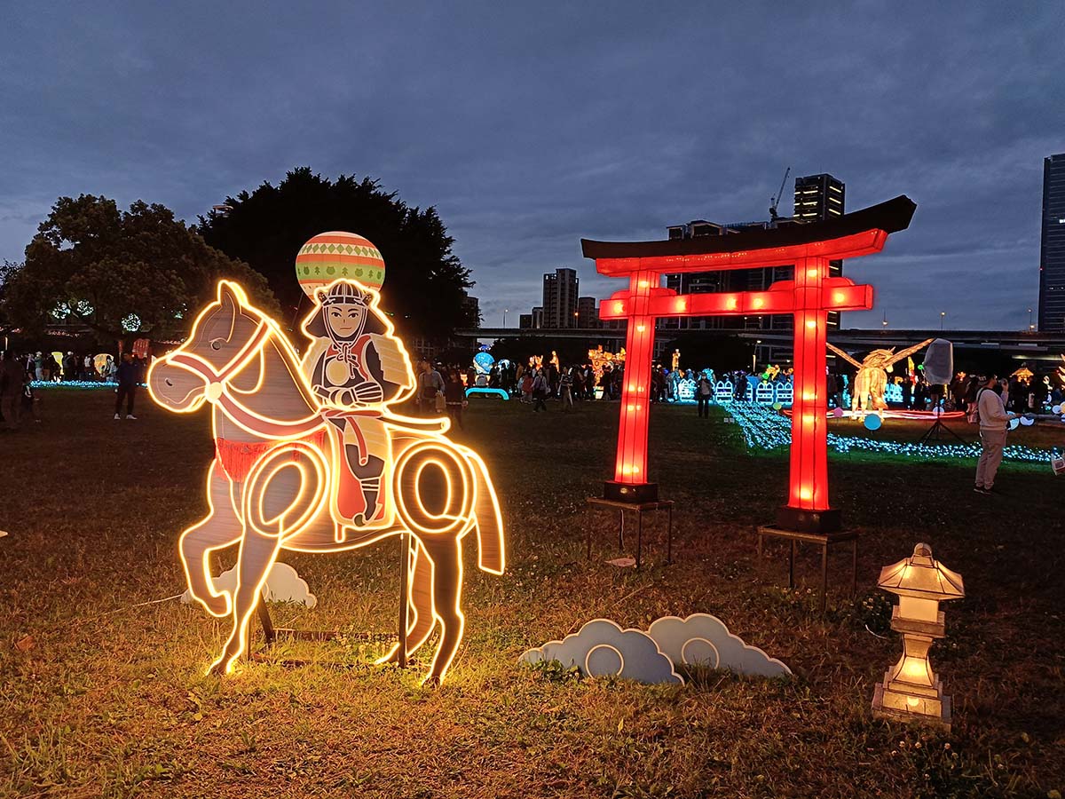 【2026新北燈會】勁馬奔騰/6公尺療癒韓國線條小狗/360度全景環繞,高達15公尺的巨型紅寶馬 - 第15張圖 IMG20260228180011