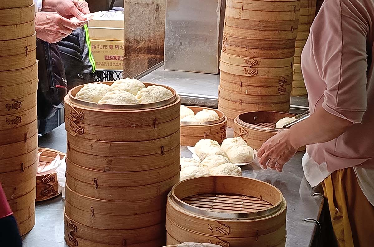 永和智光黃昏市場美食懶人包|2026永和高CP值必吃銅板美食,超人氣排隊美食,在地人推爆! - 第8張圖 永和智光黃昏市場美食-上海鮮肉包