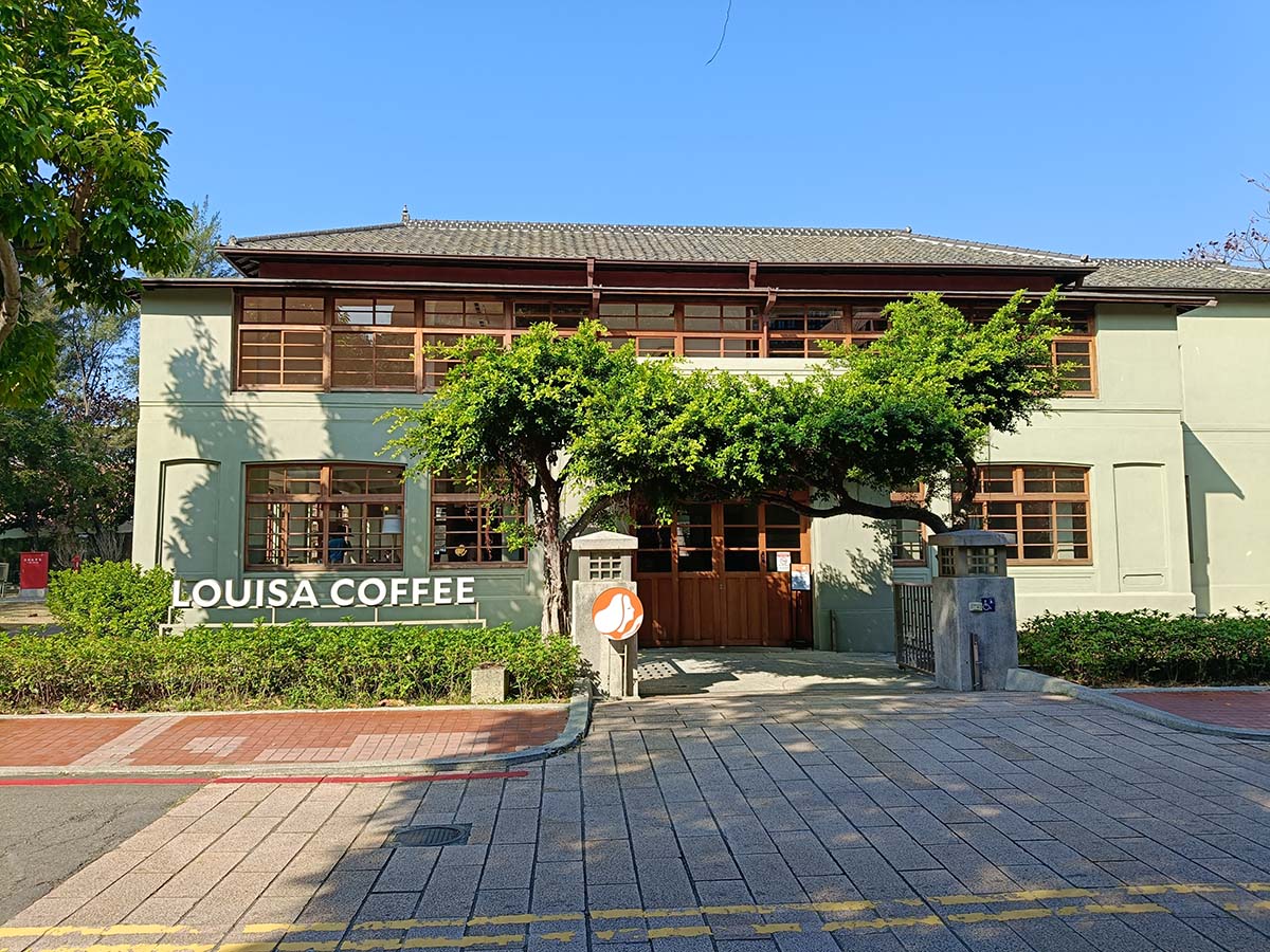 【高雄咖啡廳】『路易莎咖啡 中山大學門市』享受在古蹟裡喝咖啡的靜謐時光/咖啡香配西子灣夕陽 - 第2張圖 IMG20260213094216
