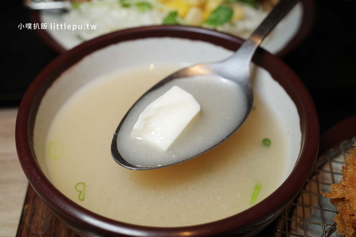 【永和美食】珍豬日式炸豬排:白飯、味噌湯、生菜無限續,酥嫩豬排、CP 值爆表! - 第17張圖 珍豬日式炸豬排