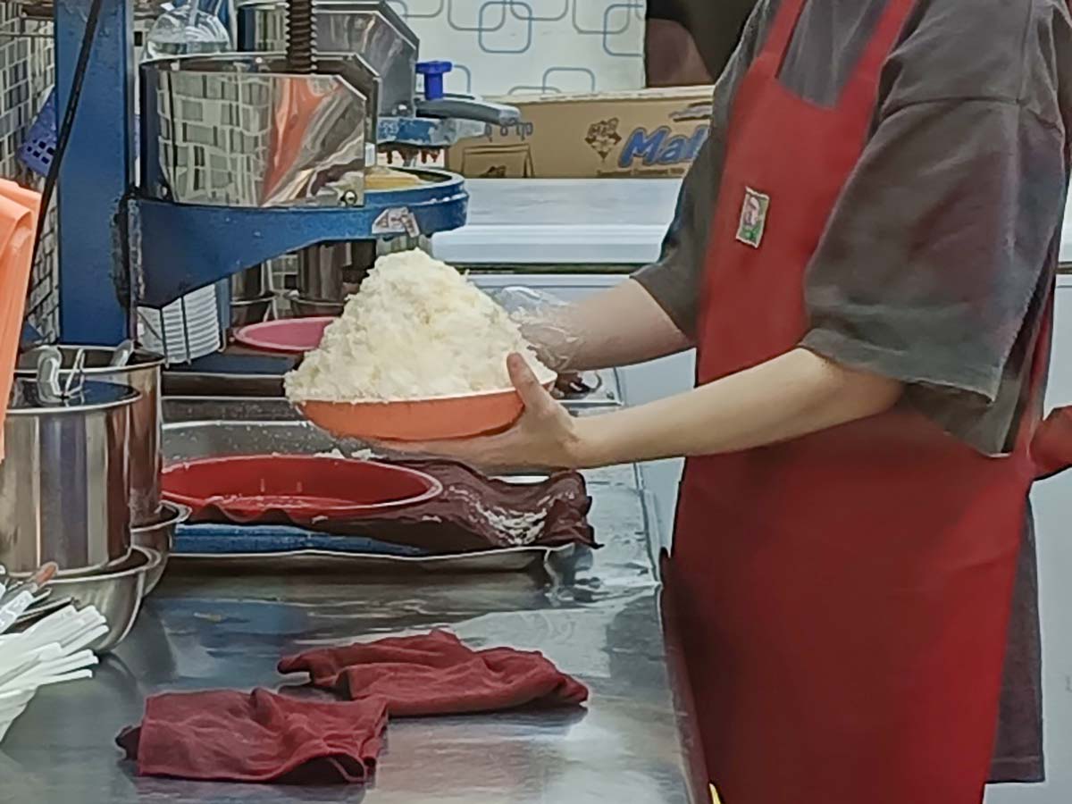【永和冰品】四號公園黑砂糖剉冰,招牌黑砂糖剉冰濃郁不膩,65元銅板價享5種配料,必點牛奶雪花冰,可調整甜度 - 第15張圖 【永和冰品】四號公園黑砂糖剉冰