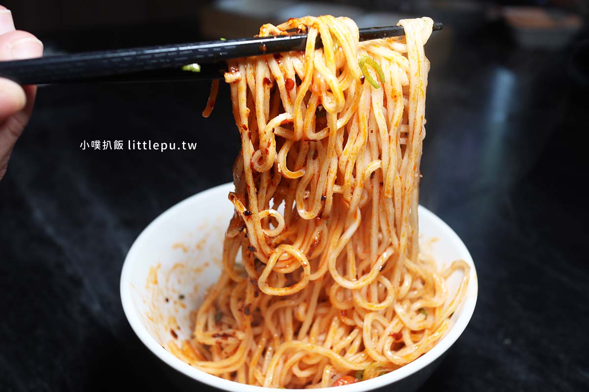 【桃園青埔美食】怎麻辣頂級鴛鴦鍋,近桃園高鐵站,慶生幾歲送幾隻蝦!孝敬長輩、家庭聚餐、生日慶祝 - 第29張圖 怎麻辣頂級鴛鴦鍋-麻辣小麵