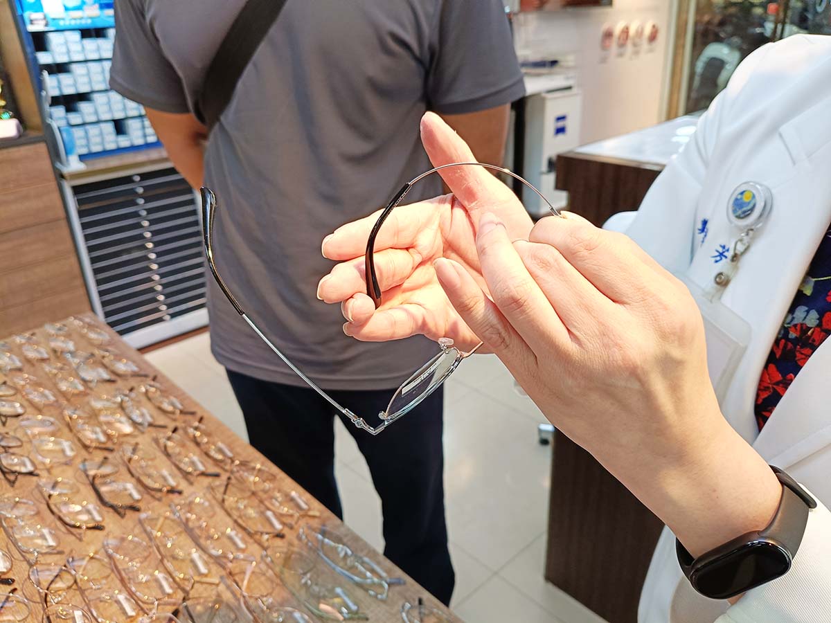 蘆洲精采眼鏡|30分鐘快速配鏡:專業配鏡,蔡司定位+NIDEK驗光,精準解決近視、老花、散光,價格親民合理 - 第15張圖 蘆洲精采眼鏡